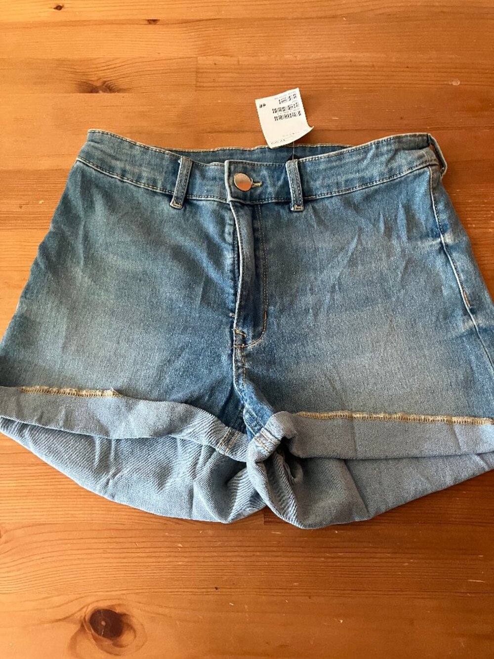 H & M DIVIDED Light Blue Short 2 Pockets Zip High-waisted Cuffed hems Sz 6